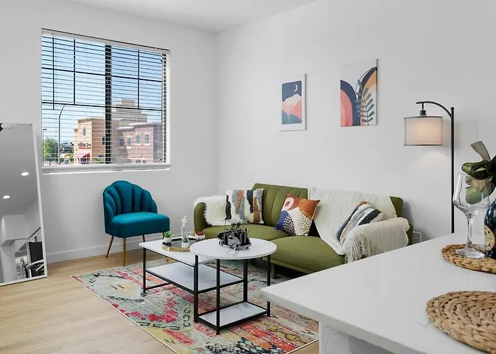 Cozysuites Glendale By The Stadium W Pool 09