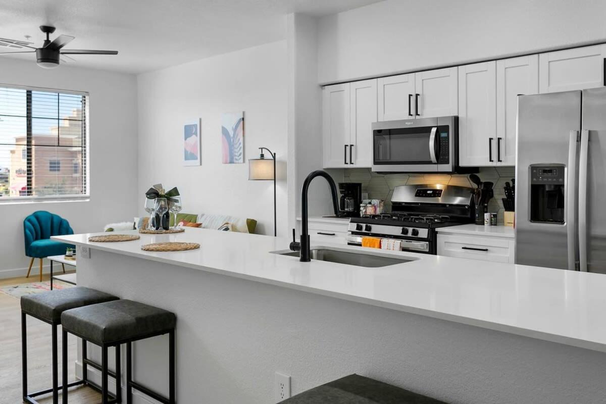 Cozysuites By The Stadium W Pool 09 Glendale